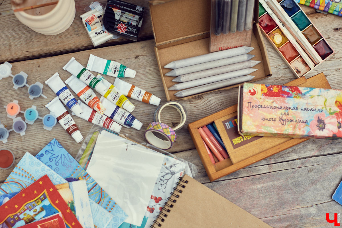 Букеты из сухоцветов, керамическая посуда, шарфы и свитера из собачьей шерсти. На «Осеннем маркете» было по-весеннему тепло и уютно