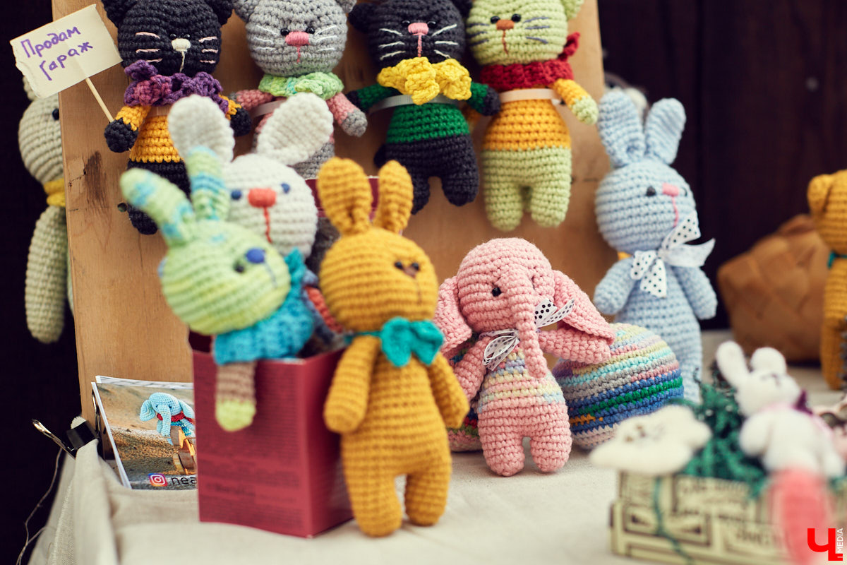 Букеты из сухоцветов, керамическая посуда, шарфы и свитера из собачьей шерсти. На «Осеннем маркете» было по-весеннему тепло и уютно