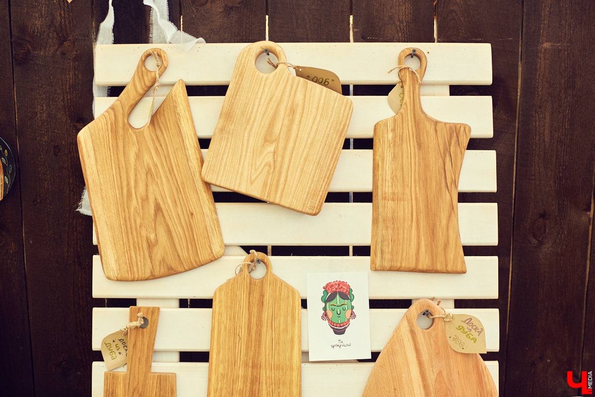 Букеты из сухоцветов, керамическая посуда, шарфы и свитера из собачьей шерсти. На «Осеннем маркете» было по-весеннему тепло и уютно