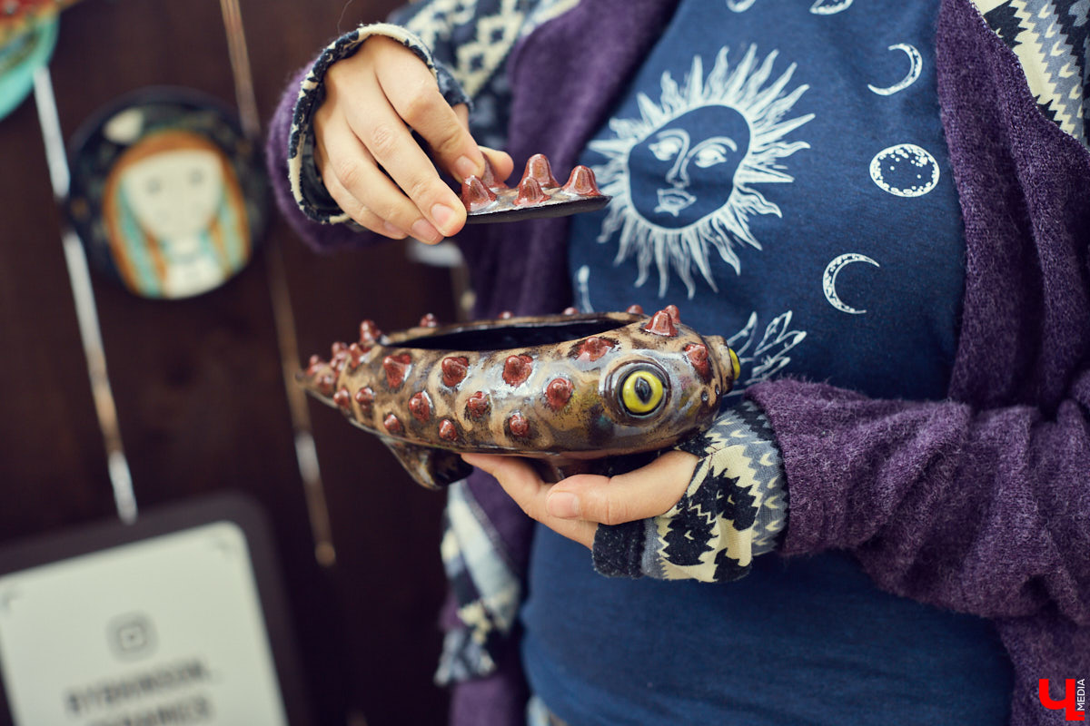 Букеты из сухоцветов, керамическая посуда, шарфы и свитера из собачьей шерсти. На «Осеннем маркете» было по-весеннему тепло и уютно