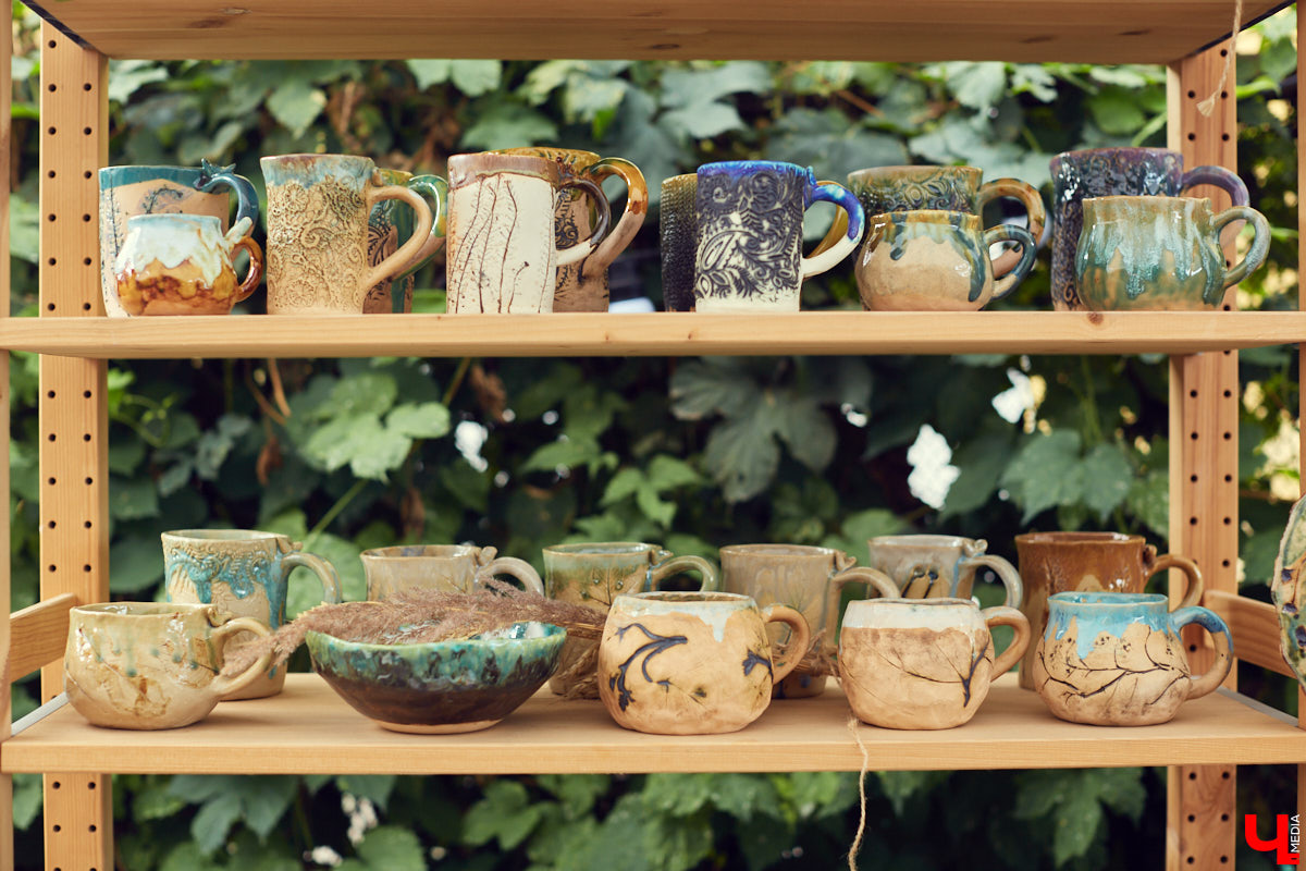 Букеты из сухоцветов, керамическая посуда, шарфы и свитера из собачьей шерсти. На «Осеннем маркете» было по-весеннему тепло и уютно