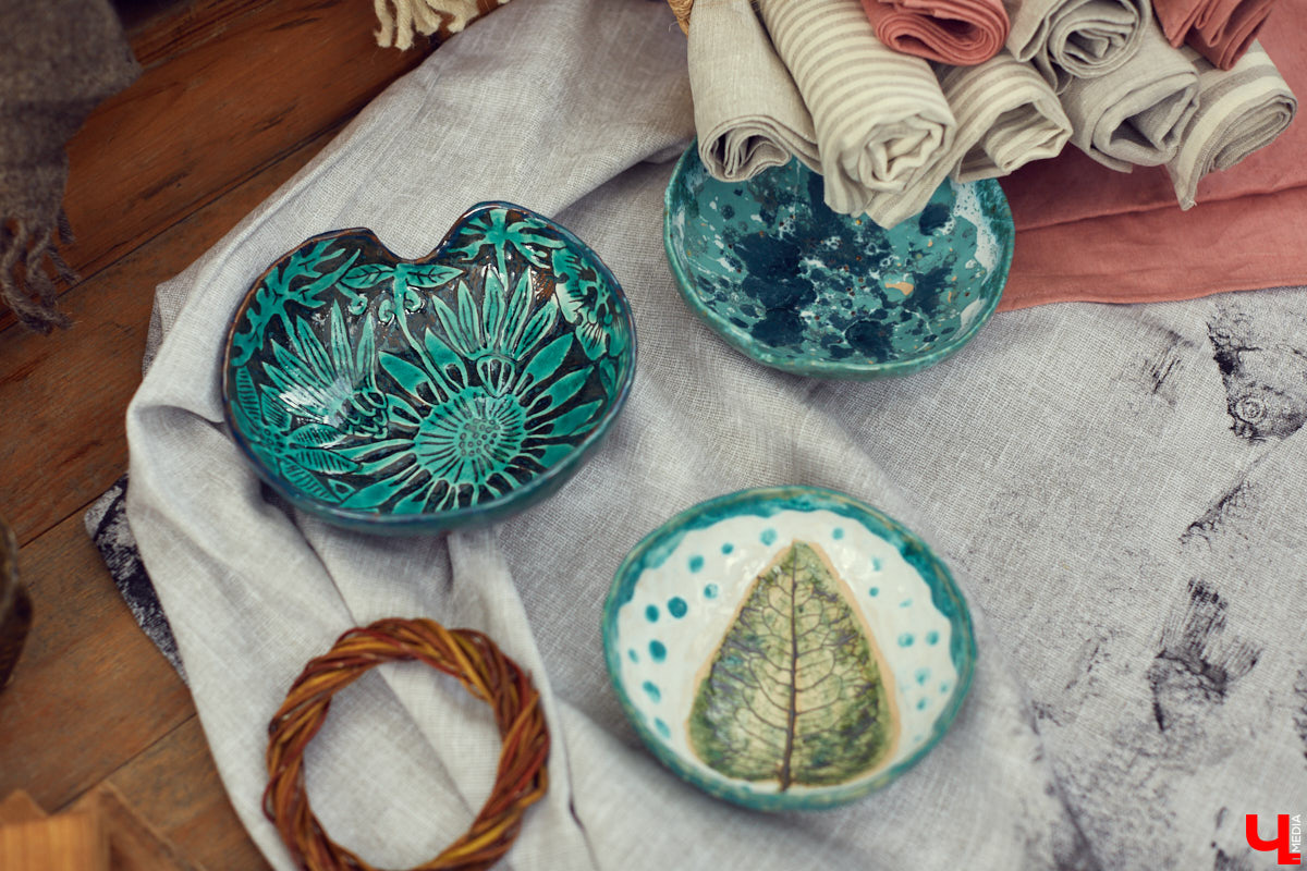 Букеты из сухоцветов, керамическая посуда, шарфы и свитера из собачьей шерсти. На «Осеннем маркете» было по-весеннему тепло и уютно