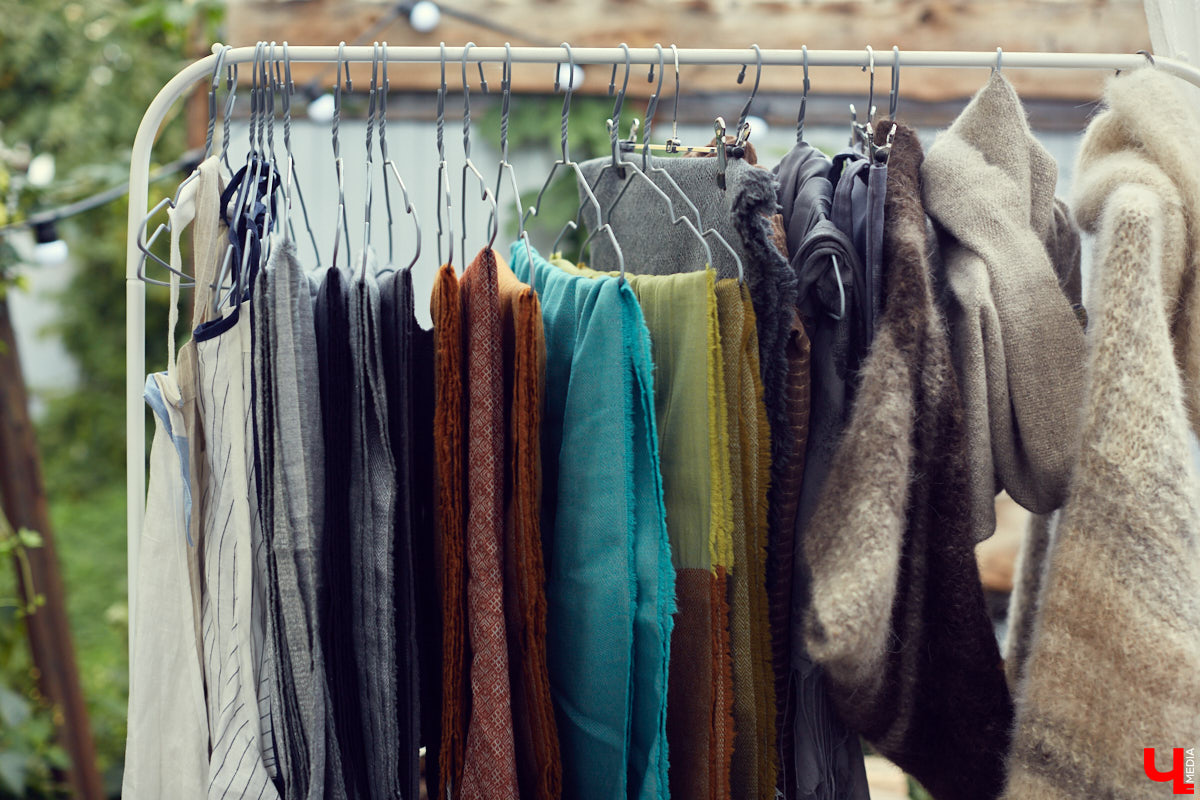 Букеты из сухоцветов, керамическая посуда, шарфы и свитера из собачьей шерсти. На «Осеннем маркете» было по-весеннему тепло и уютно