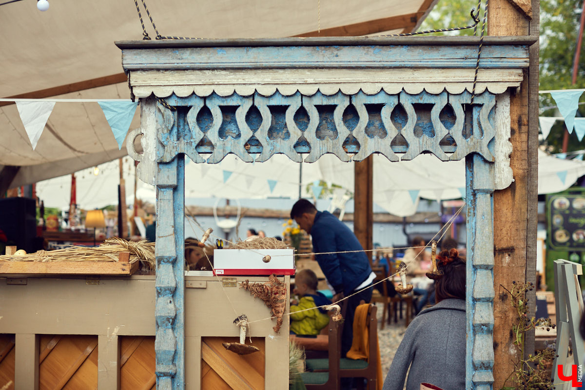 Букеты из сухоцветов, керамическая посуда, шарфы и свитера из собачьей шерсти. На «Осеннем маркете» было по-весеннему тепло и уютно