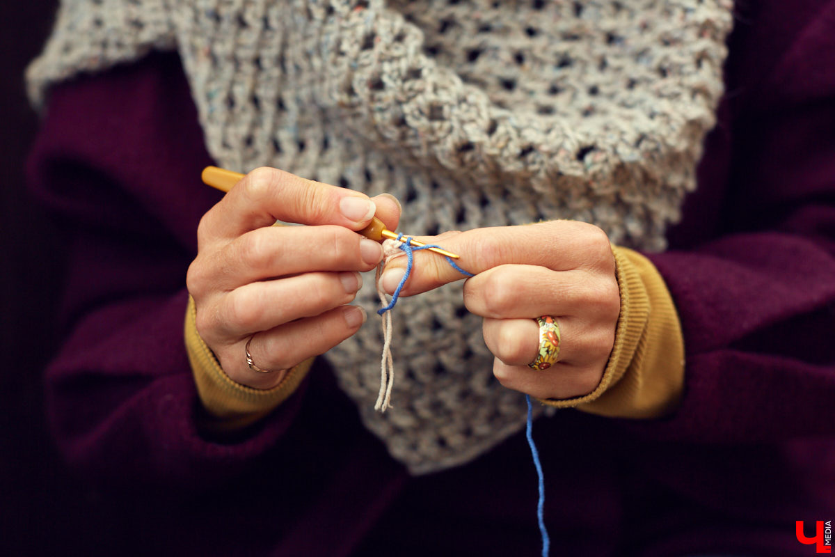 Букеты из сухоцветов, керамическая посуда, шарфы и свитера из собачьей шерсти. На «Осеннем маркете» было по-весеннему тепло и уютно