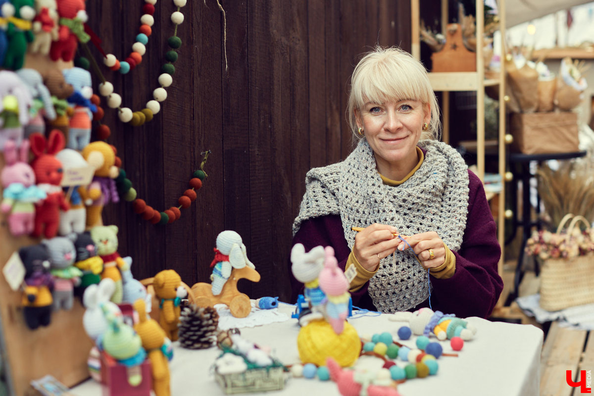 Букеты из сухоцветов, керамическая посуда, шарфы и свитера из собачьей шерсти. На «Осеннем маркете» было по-весеннему 2468и уютно