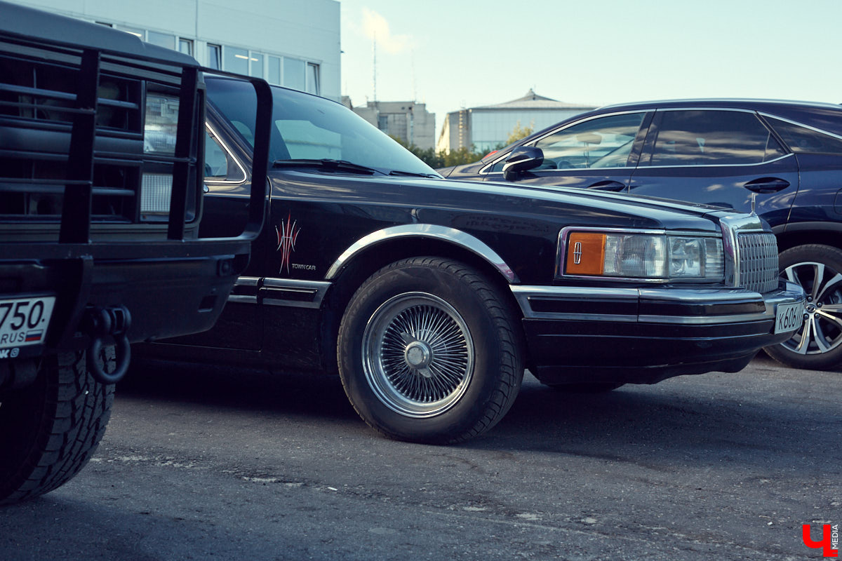 Владимирский кастомайзер Андрей «Клим» Карпов продемонстрировал нам свой 30-летний Lincoln Town Car и впустил в мастерскую, где уже вовсю кипит работа над настоящим чудовищем!