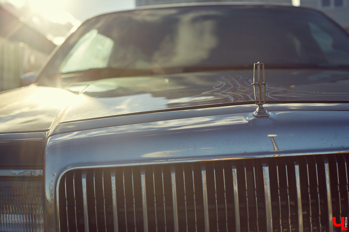 Владимирский кастомайзер Андрей «Клим» Карпов продемонстрировал нам свой 30-летний Lincoln Town Car и впустил в мастерскую, где уже вовсю кипит работа над настоящим!