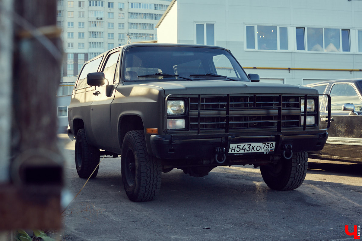 Владимирский кастомайзер Андрей «Клим» Карпов продемонстрировал нам свой 30-летний Lincoln Town Car и впустил в мастерскую, где уже вовсю кипит работа над настоящим чудовищем!