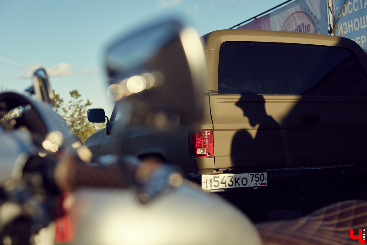 Владимирский кастомайзер Андрей «Клим» Карпов продемонстрировал нам свой 30-летний Lincoln Town Car и впустил в мастерскую, где уже вовсю кипит работа над настоящим чудовищем!