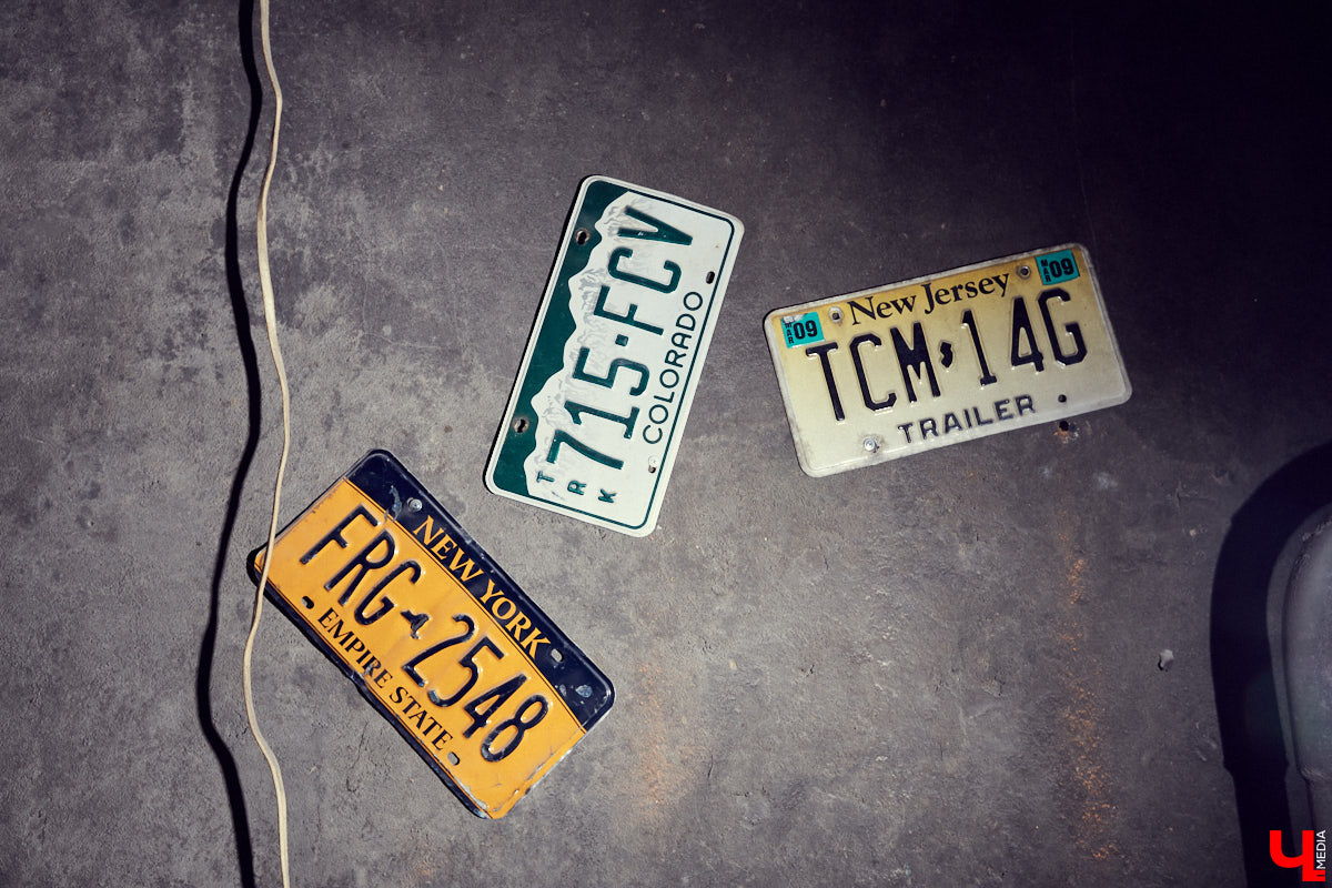 Владимирский кастомайзер Андрей «Клим» Карпов продемонстрировал нам свой 30-летний Lincoln Town Car и впустил в мастерскую, где уже вовсю кипит работа над настоящим чудовищем!