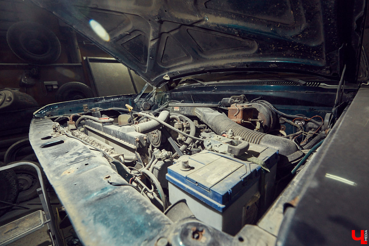 Владимирский кастомайзер Андрей «Клим» Карпов продемонстрировал нам свой 30-летний Lincoln Town Car и впустил в мастерскую, где уже вовсю кипит работа над настоящим чудовищем!