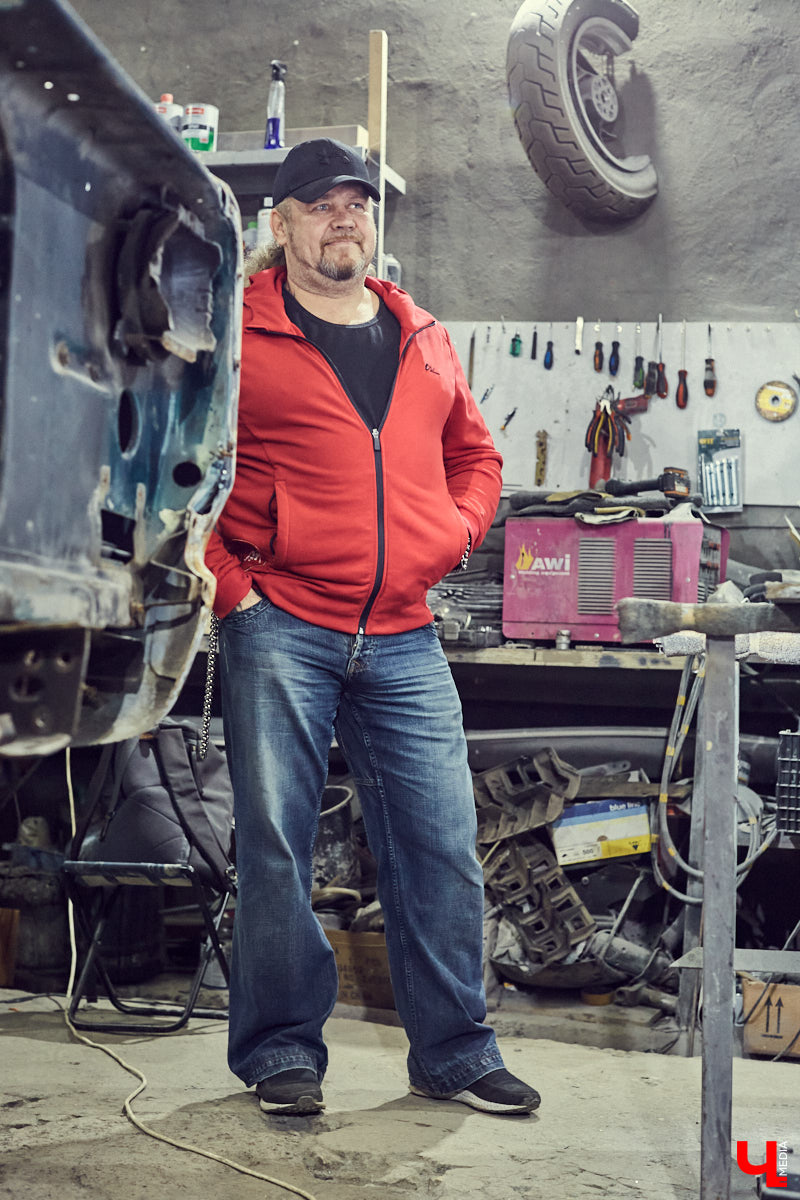 Владимирский кастомайзер Андрей «Клим» Карпов продемонстрировал нам свой 30-летний Lincoln Town Car и впустил в мастерскую, где уже вовсю кипит работа над настоящим чудовищем!