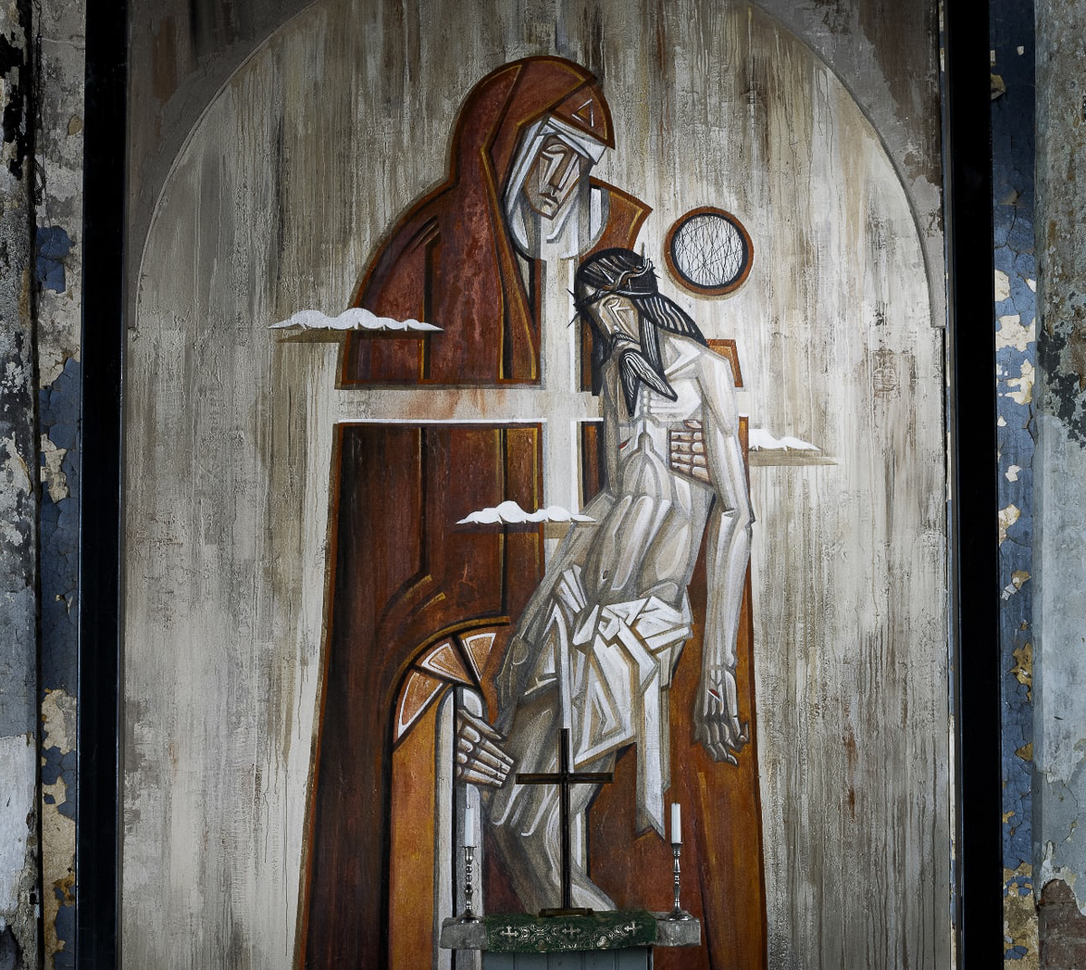 Работы Кирилла Ведерникова на стенах российских и заграничных домов. Знакомимся со стрит-арт художником и узнаем, когда его творчество расползется и по владимирским зданиям