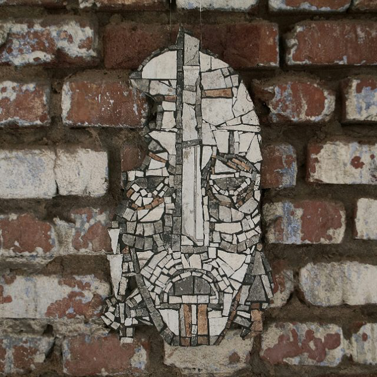 Работы Кирилла Ведерникова на стенах российских и заграничных домов. Знакомимся со стрит-арт художником и узнаем, когда его творчество расползется и по владимирским зданиям