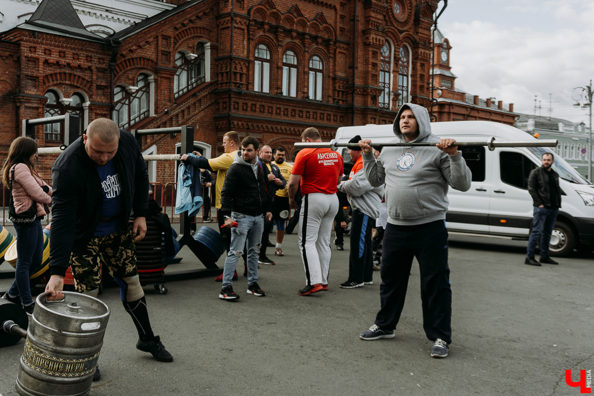 Владимир славится своими богатырями. Рассказываем про самые интересные забавы спортсменов, за которыми наблюдал весь город