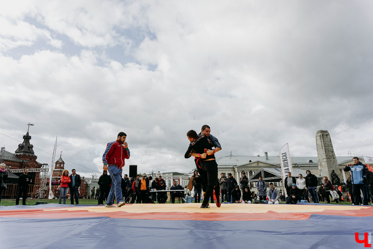 Владимир славится своими богатырями. Рассказываем про самые интересные забавы спортсменов, за которыми наблюдал весь город