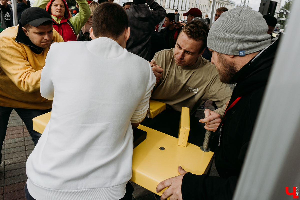 Владимир славится своими богатырями. Рассказываем про самые интересные забавы спортсменов, за которыми наблюдал весь город