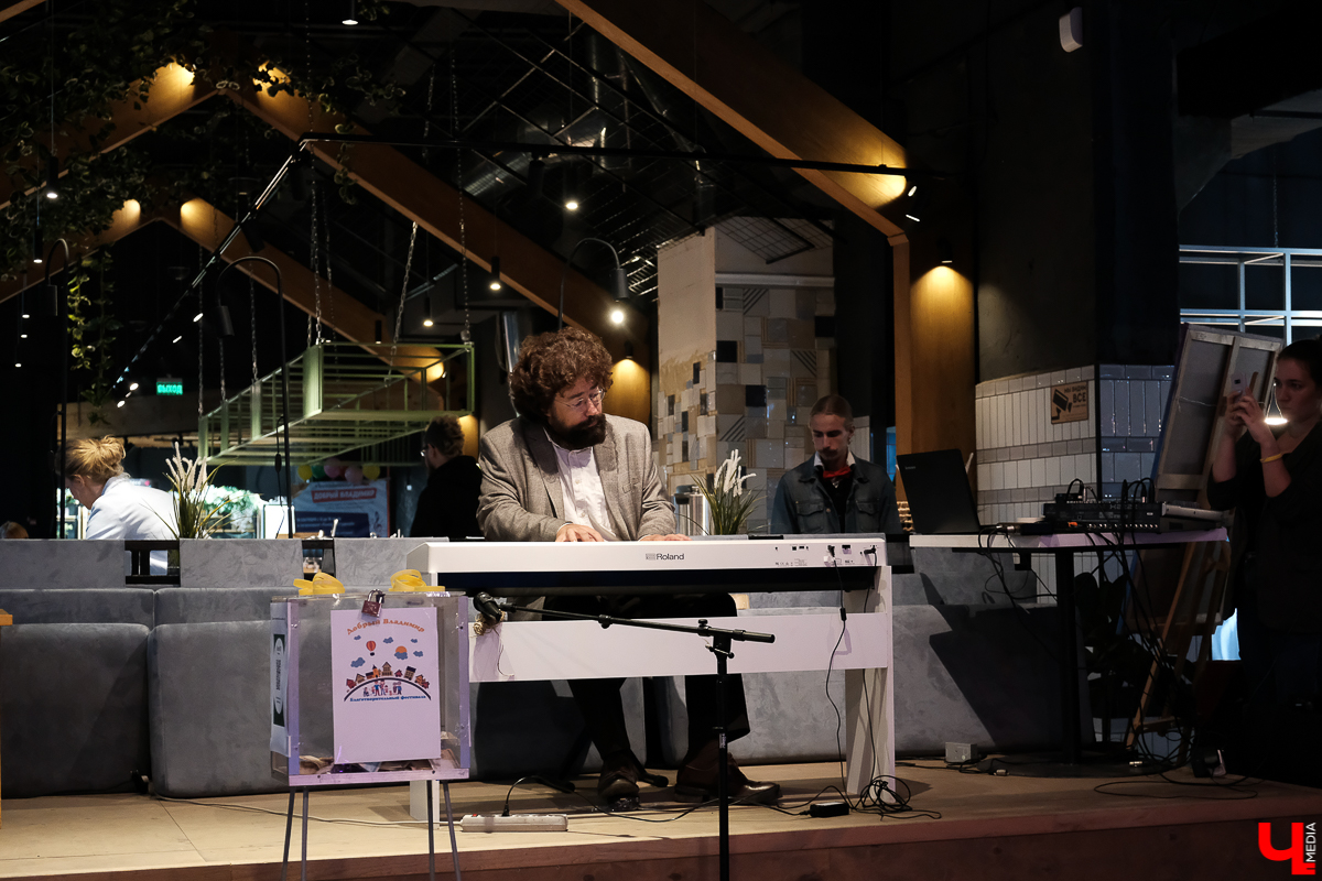 19-го сентября поддержать благотворительный фестиваль «Добрый Владимир» собрались и местные артисты, и гости из других городов и стран