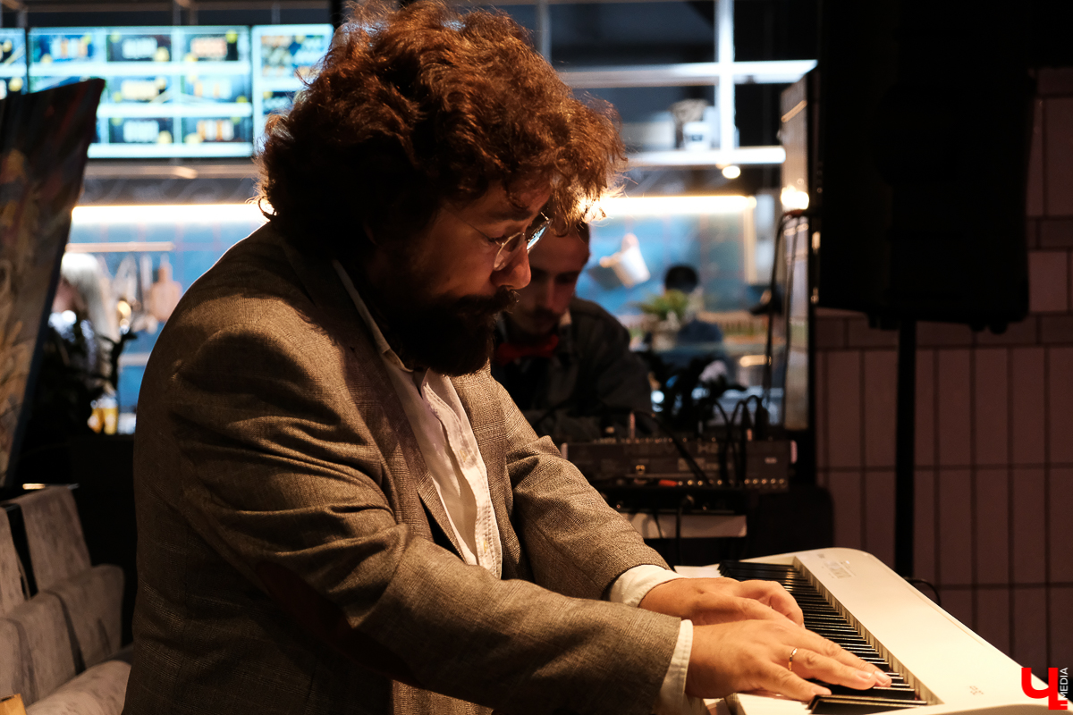 19-го сентября поддержать благотворительный фестиваль «Добрый Владимир» собрались и местные артисты, и гости из других городов и стран