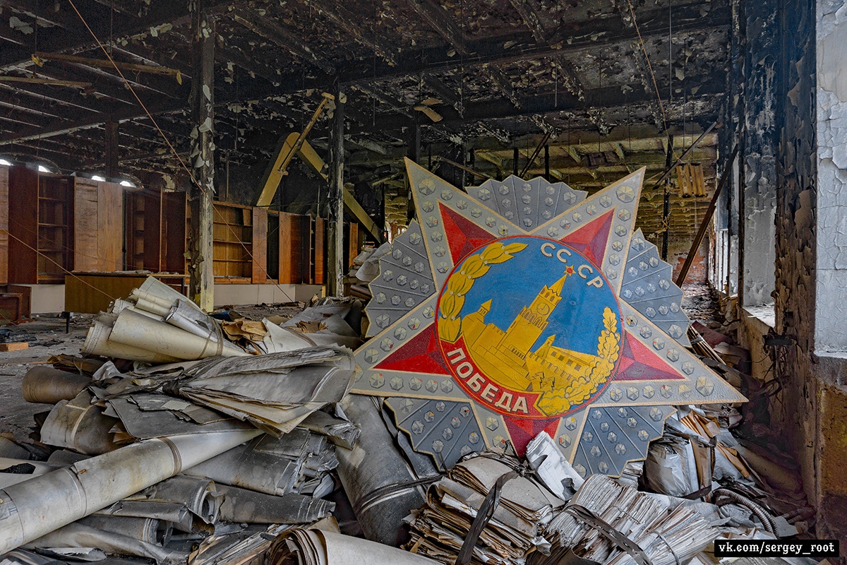 Фотограф и путешественник Сергей Рут поделился фотографиями из заброшенного архива. Речь о «базе данных» одного из муромских предприятий