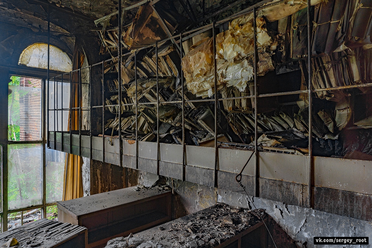 Фотограф и путешественник Сергей Рут поделился фотографиями из заброшенного архива. Речь о «базе данных» одного из муромских предприятий