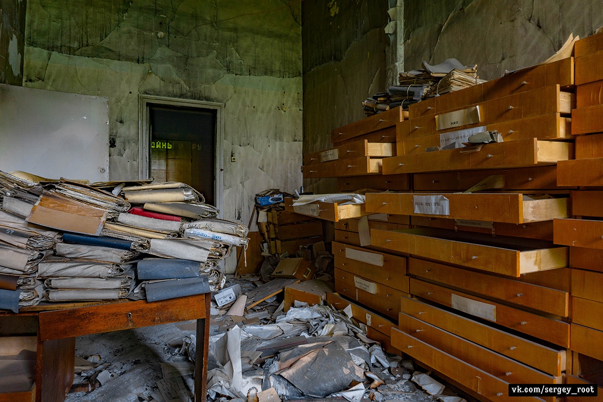 Фотограф и путешественник Сергей Рут поделился фотографиями из заброшенного архива. Речь о «базе данных» одного из муромских предприятий
