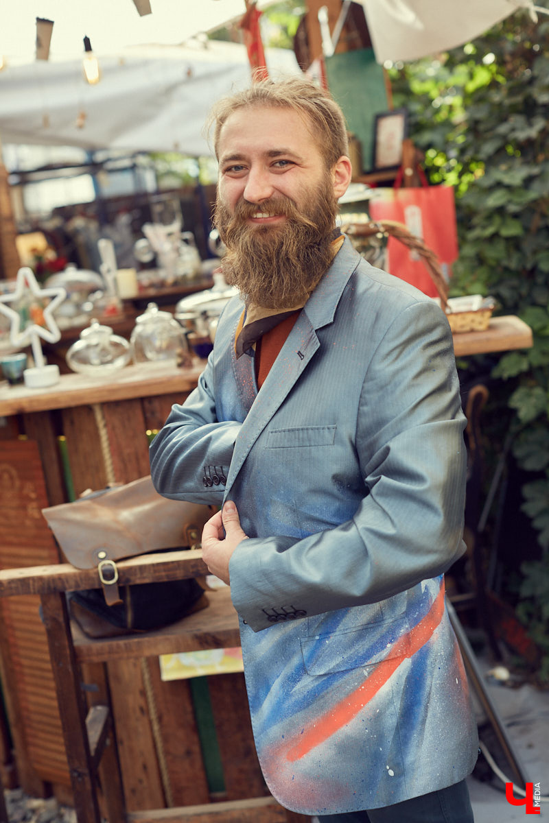 Несмотря на холод, в прошедшие выходные «Рестодвору» удалось убить двух зайцев — собрать стильно одетых горожан и создать камерную атмосферу английского праздника