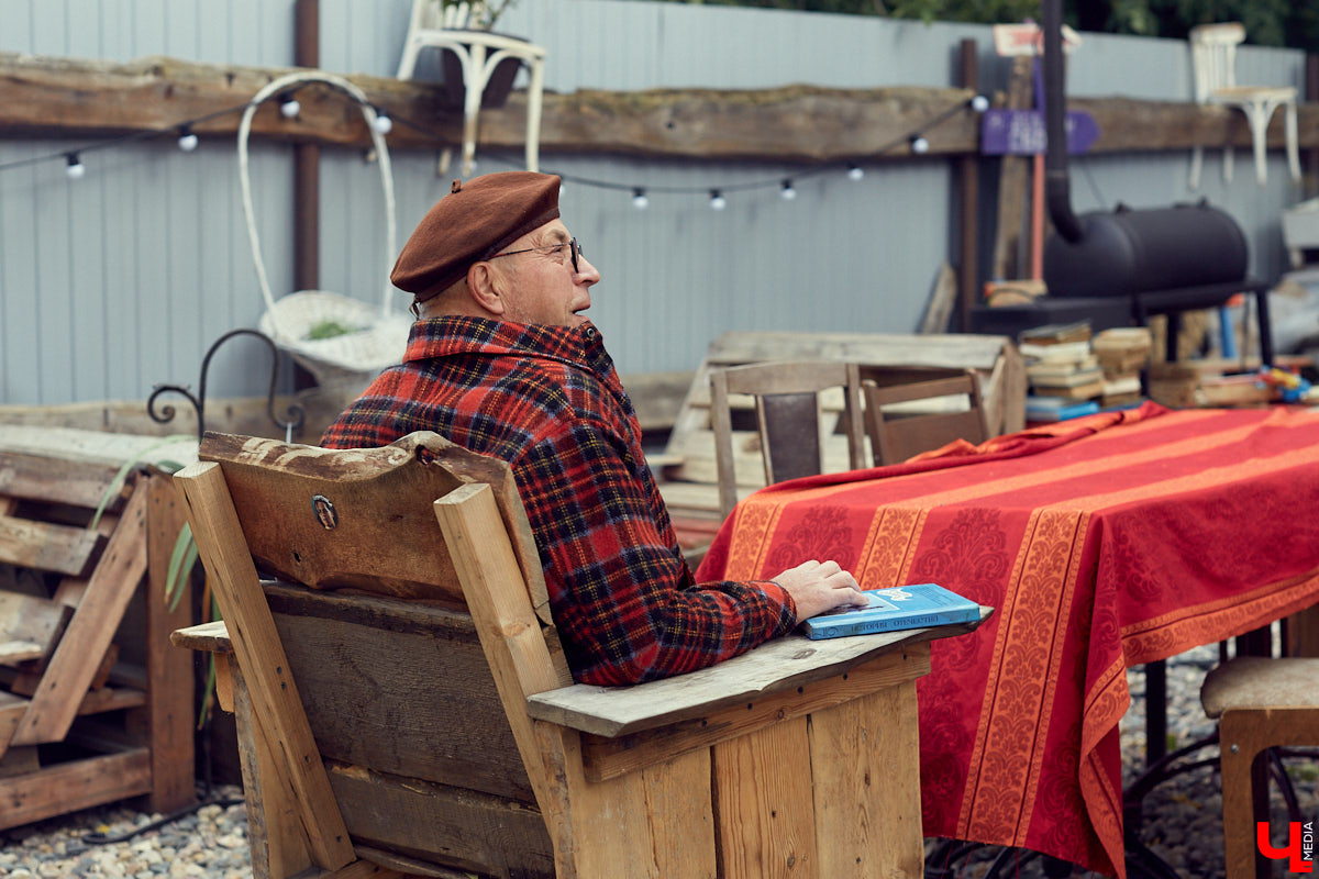 Несмотря на холод, в прошедшие выходные «Рестодвору» удалось убить двух зайцев — собрать стильно одетых горожан и создать камерную атмосферу английского праздника