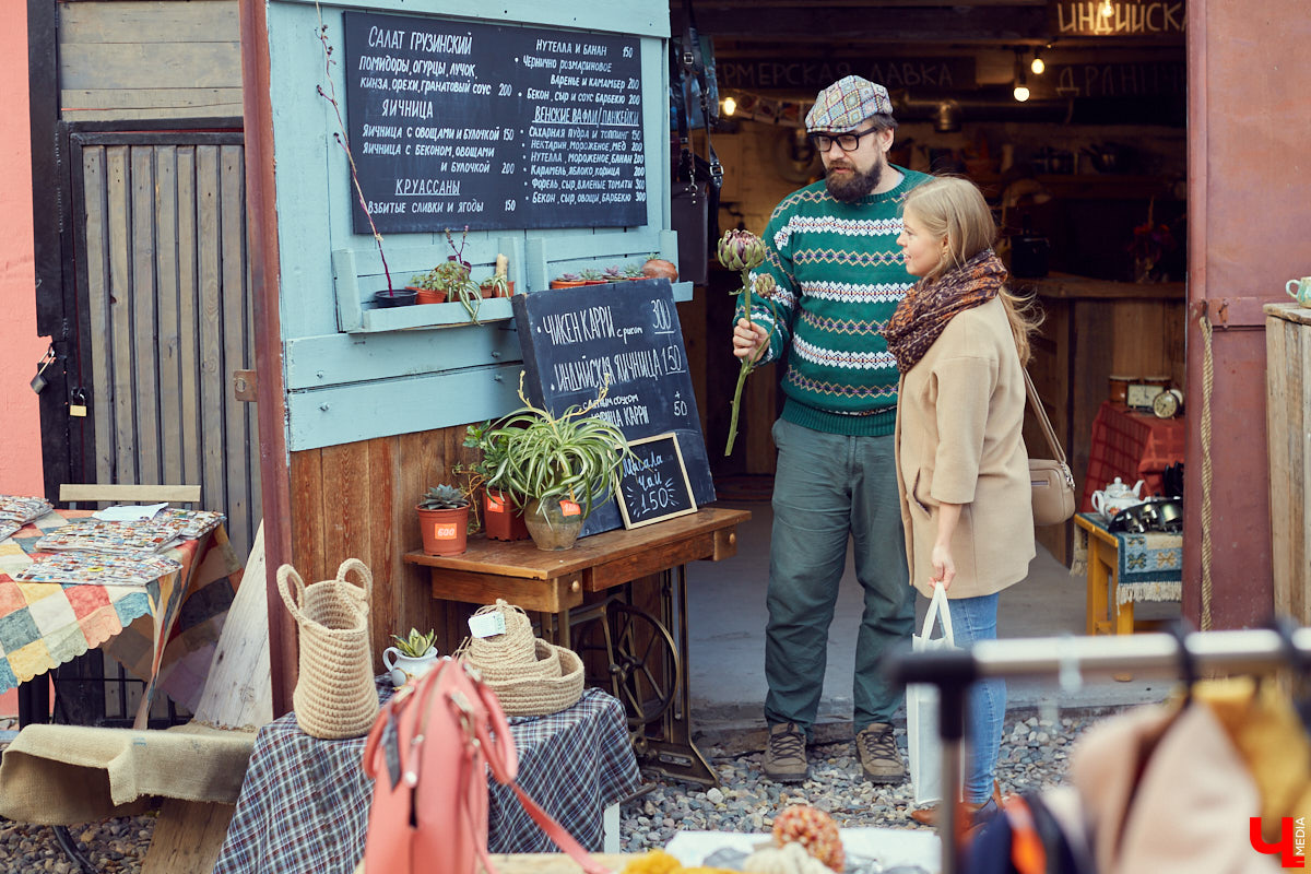 Несмотря на холод, в прошедшие выходные «Рестодвору» удалось убить двух зайцев — собрать стильно одетых горожан и создать камерную атмосферу английского праздника