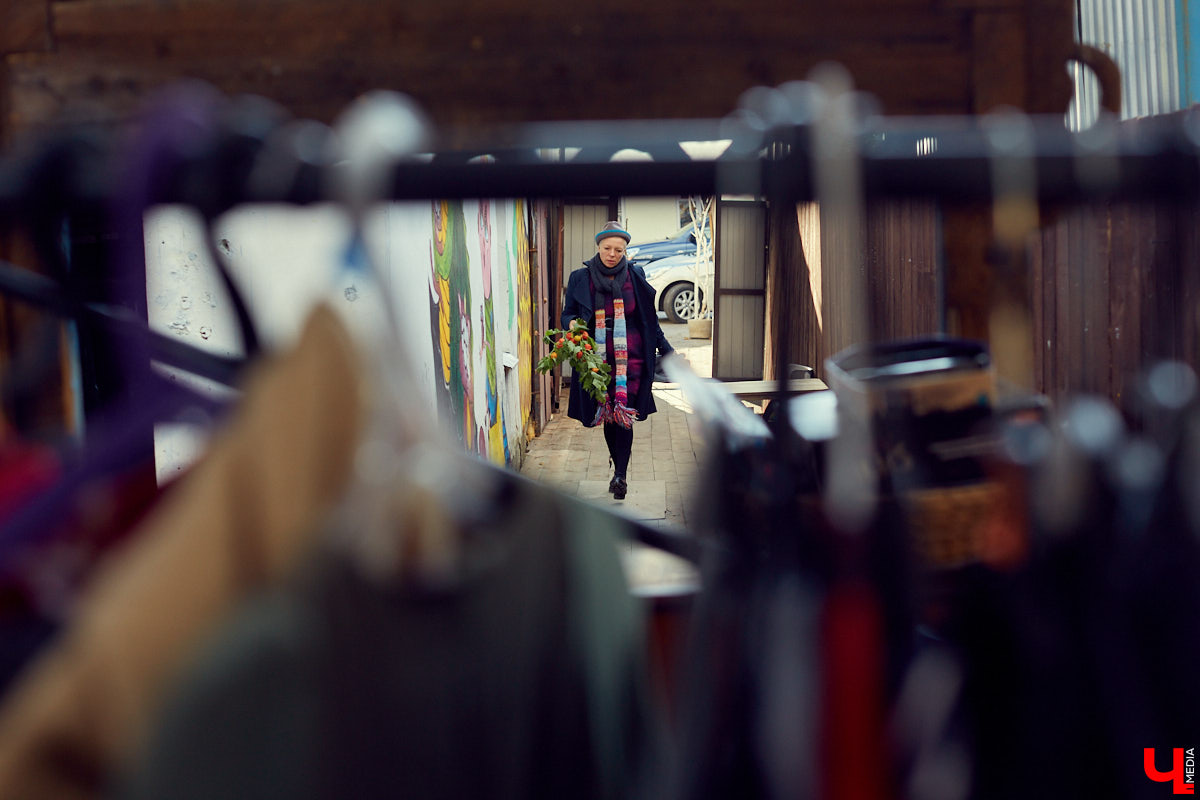 Несмотря на холод, в прошедшие выходные «Рестодвору» удалось убить двух зайцев — собрать стильно одетых горожан и создать камерную атмосферу английского праздника