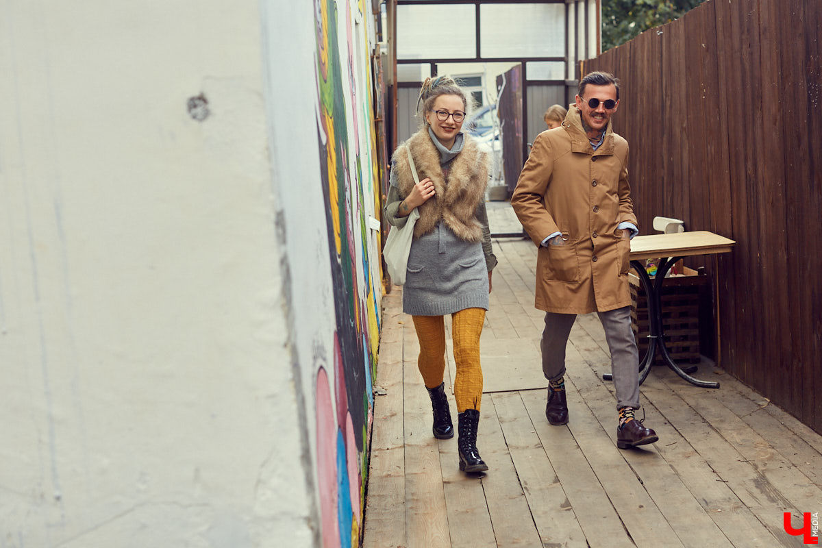 Несмотря на холод, в прошедшие выходные «Рестодвору» удалось убить двух зайцев — собрать стильно одетых горожан и создать камерную атмосферу английского праздника