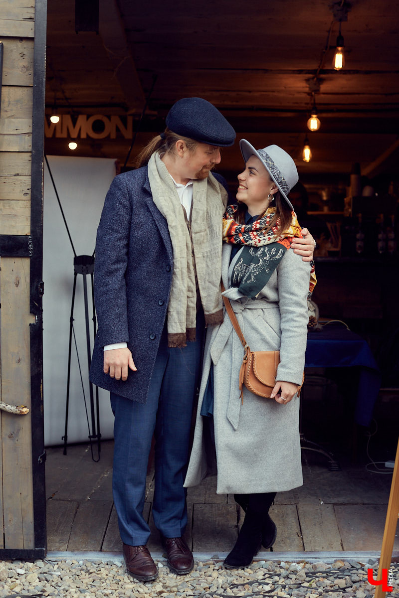 Несмотря на холод, в прошедшие выходные «Рестодвору» удалось убить двух зайцев — собрать стильно одетых горожан и создать камерную атмосферу английского праздника