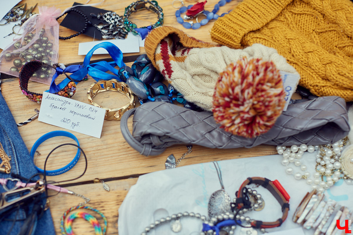 Несмотря на холод, в прошедшие выходные «Рестодвору» удалось убить двух зайцев — собрать стильно одетых горожан и создать камерную атмосферу английского праздника