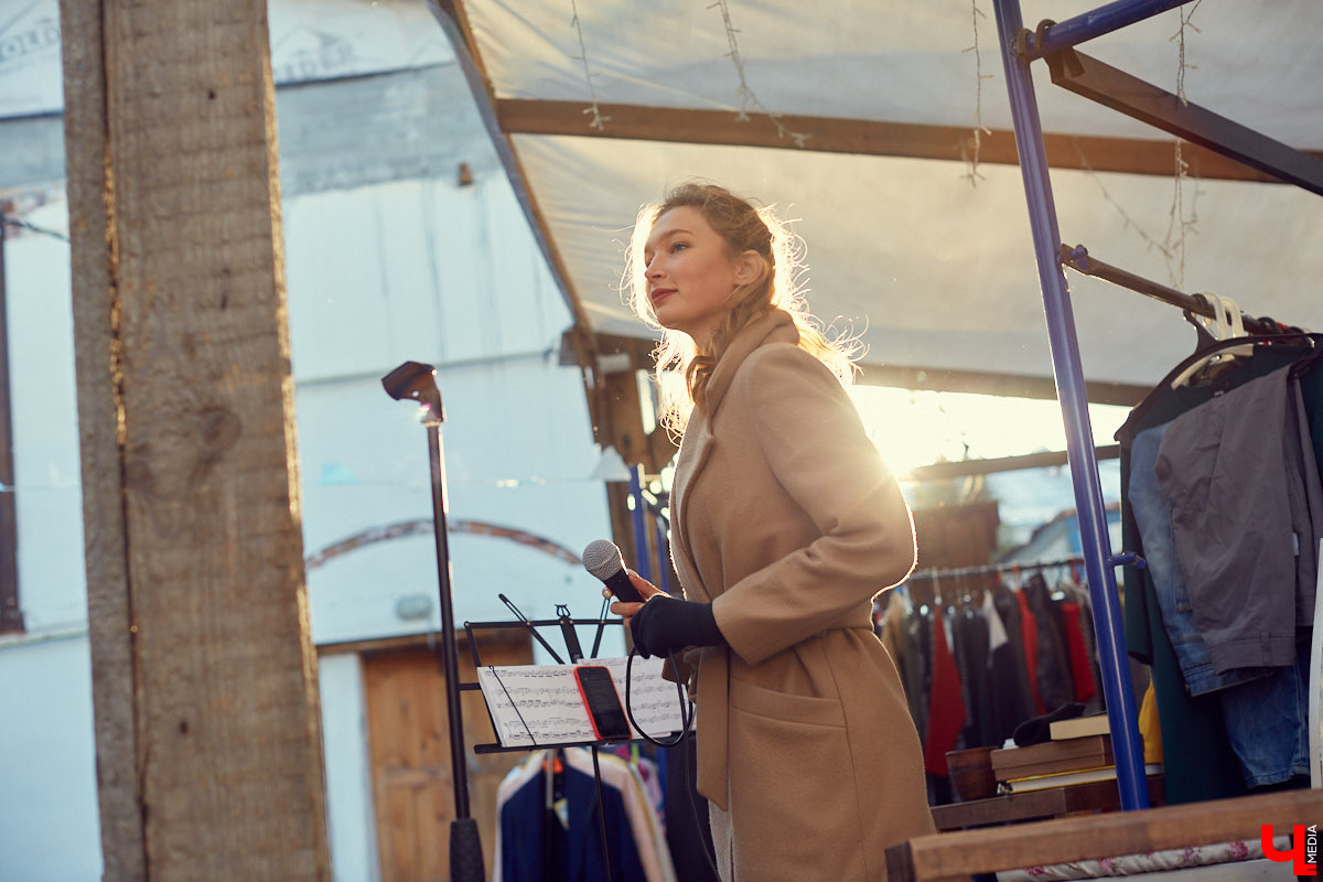 Несмотря на холод, в прошедшие выходные «Рестодвору» удалось убить двух зайцев — собрать стильно одетых горожан и создать камерную атмосферу английского праздника