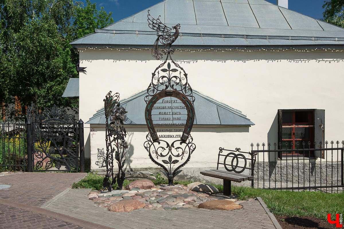 В сентябре 2020 года исполняется 215 лет со дня открытия «Старой аптеки». Мы вспомнили историю этого здания