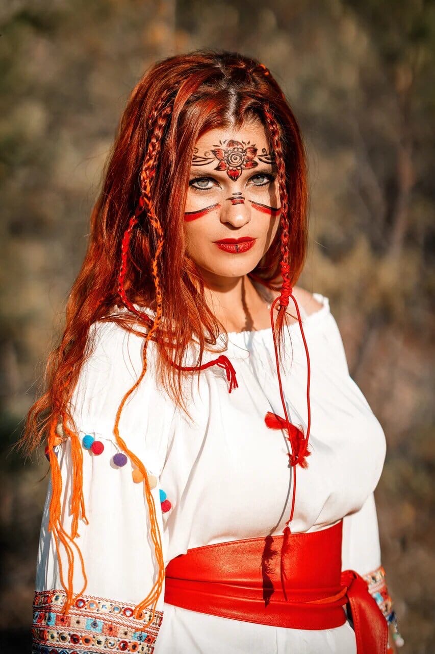 Сказочные владимирские девушки, заманивающие в лес, к болотам и на камни...