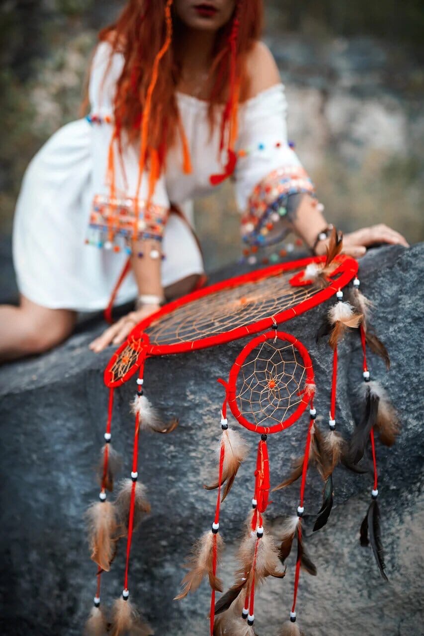 Сказочные владимирские девушки, заманивающие в лес, к болотам и на камни...