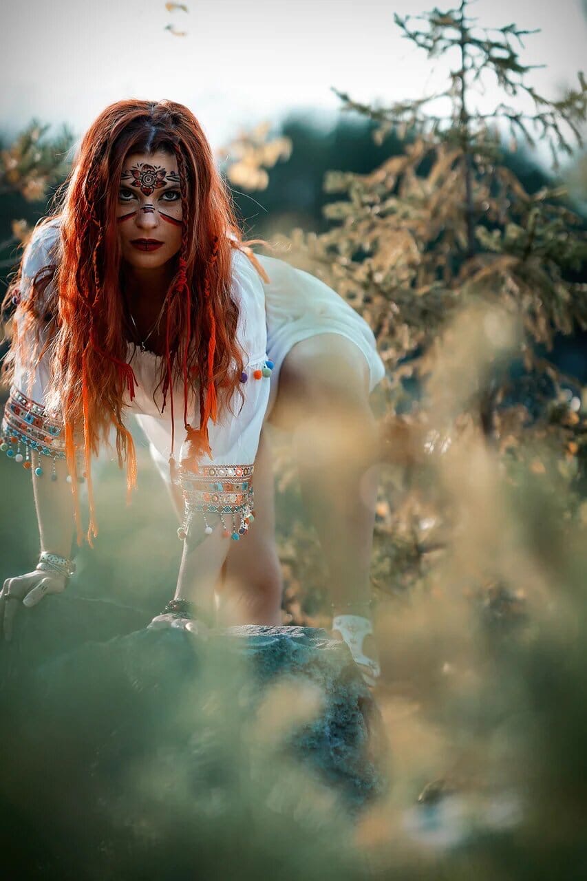 Сказочные владимирские девушки, заманивающие в лес, к болотам и на камни...