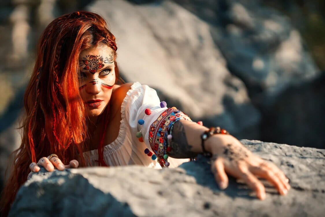 Сказочные владимирские девушки, заманивающие в лес, к болотам и на камни...