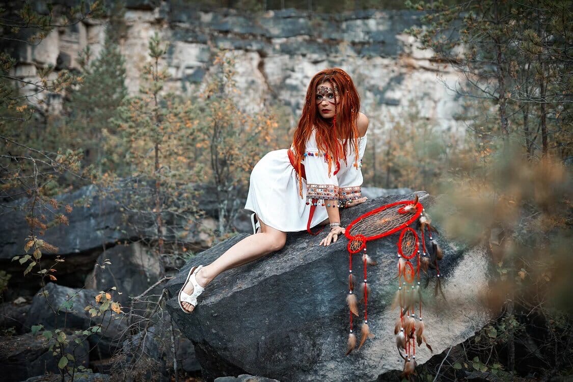 Сказочные владимирские девушки, заманивающие в лес, к болотам и на камни...