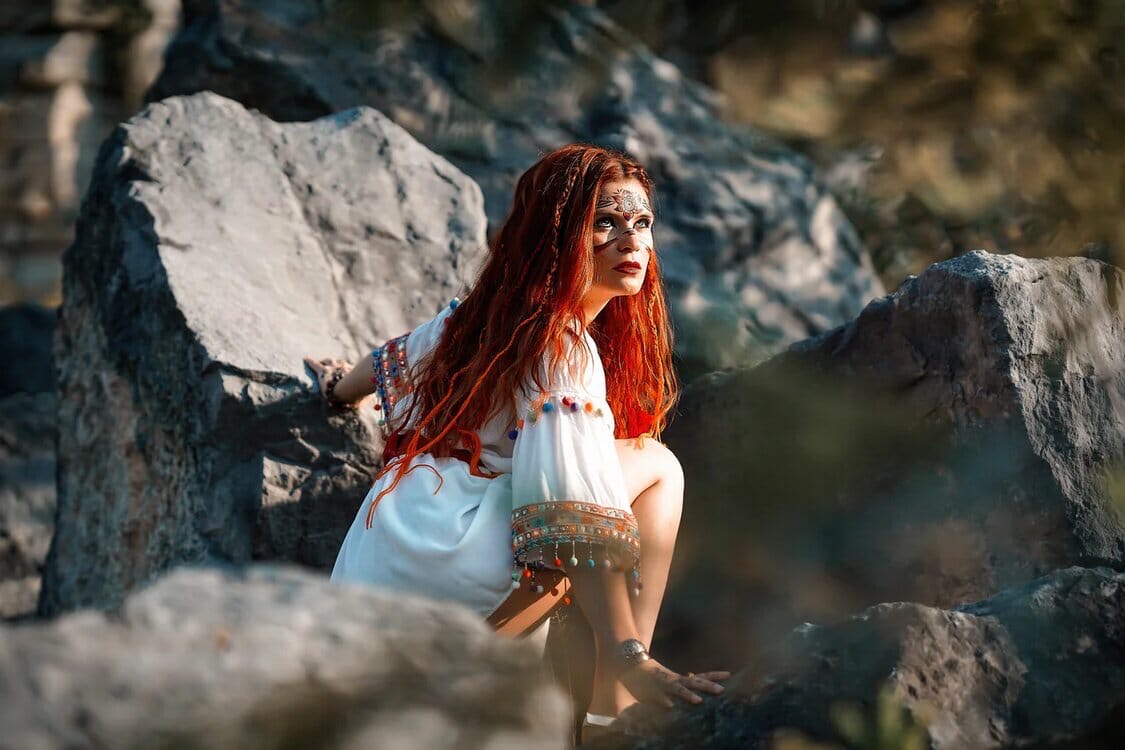 Сказочные владимирские девушки, заманивающие в лес, к болотам и на камни...