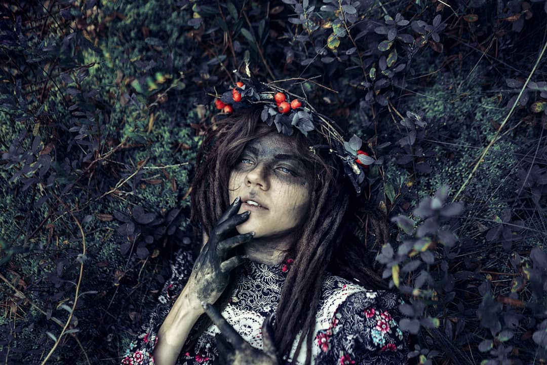 Сказочные владимирские девушки, заманивающие в лес, к болотам и на камни...