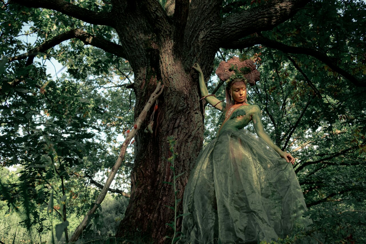 Сказочные владимирские девушки, заманивающие в лес, к болотам и на камни...