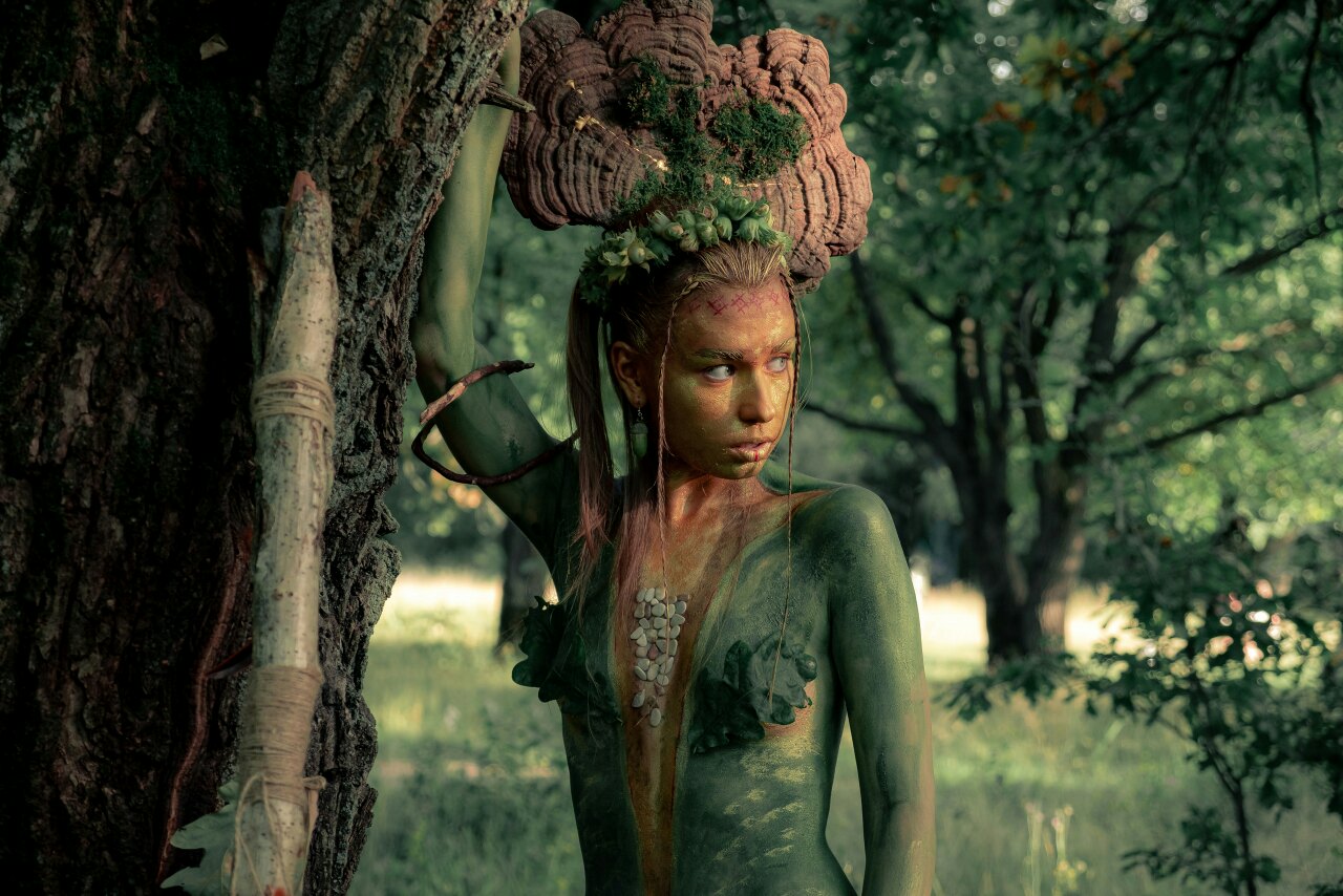 Сказочные владимирские девушки, заманивающие в лес, к болотам и на камни...