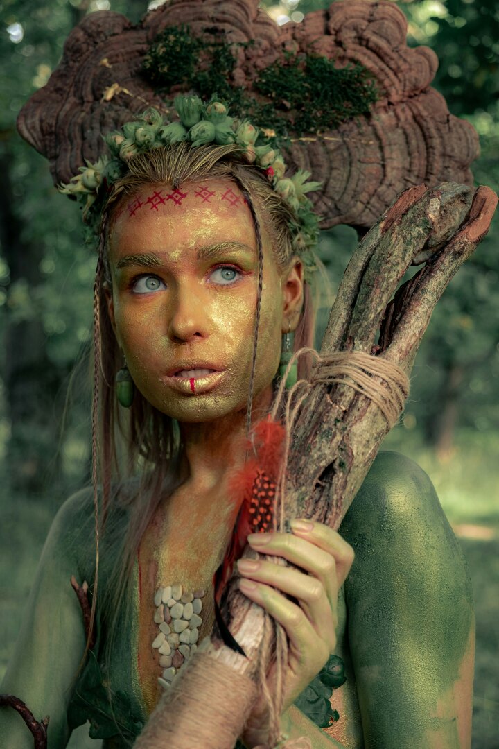 Сказочные владимирские девушки, заманивающие в лес, к болотам и на камни...