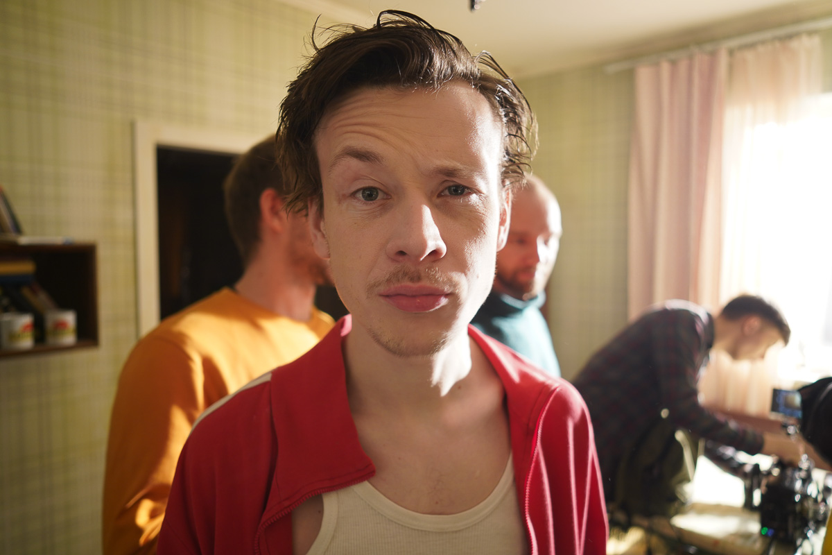 5 октября на ТНТ состоится премьера нового комедийного сериала с Гариком Харламовым в главной роли. Снялся в картине и актер из Александрова — Сергей Белов. Нашему изданию он рассказал о том, как проходила работа над проектом