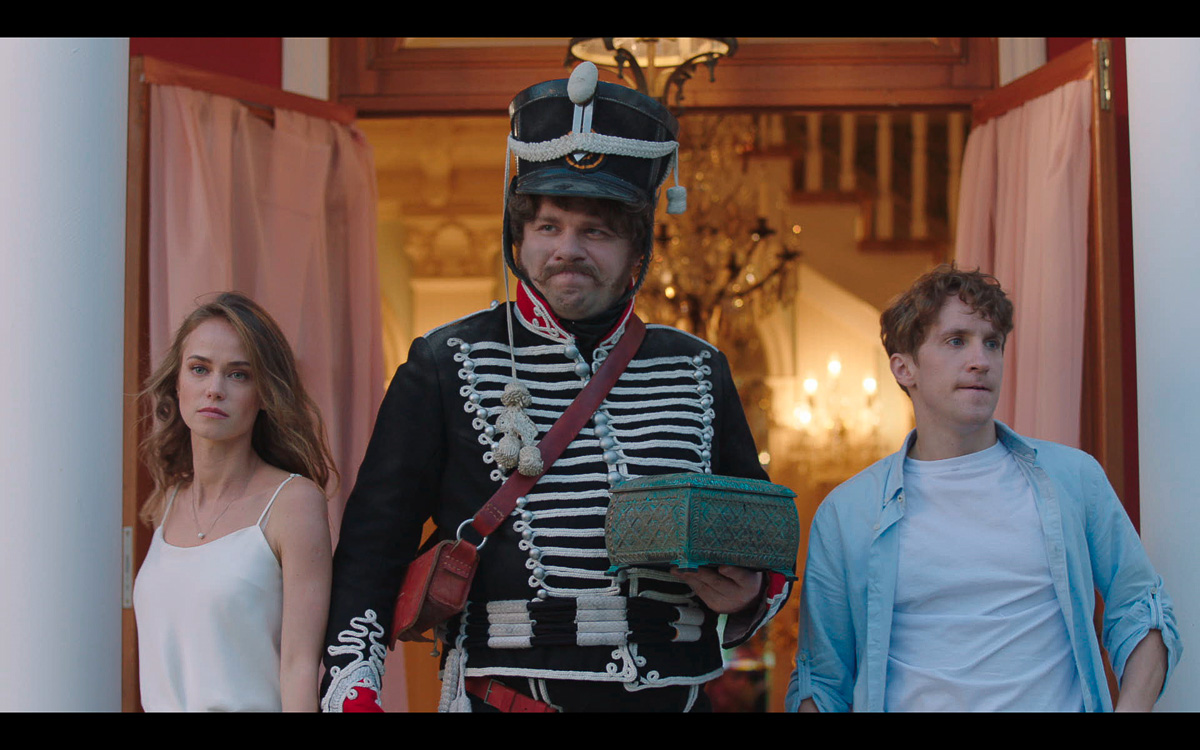 5 октября на ТНТ состоится премьера нового комедийного сериала с Гариком Харламовым в главной роли. Снялся в картине и актер из Александрова — Сергей Белов. Нашему изданию он рассказал о том, как проходила работа над проектом