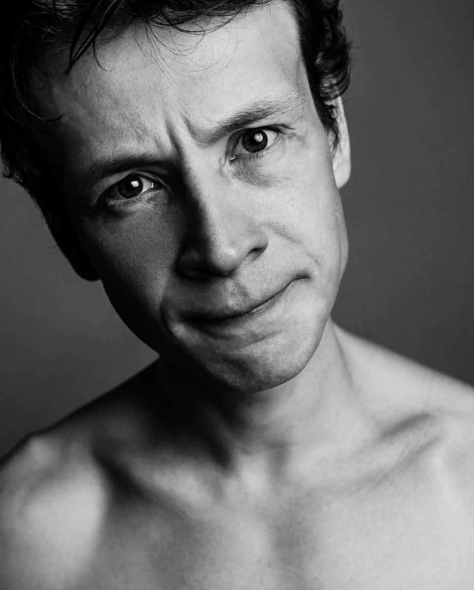 5 октября на ТНТ состоится премьера нового комедийного сериала с Гариком Харламовым в главной роли. Снялся в картине и актер из Александрова — Сергей Белов. Нашему изданию он рассказал о том, как проходила работа над проектом