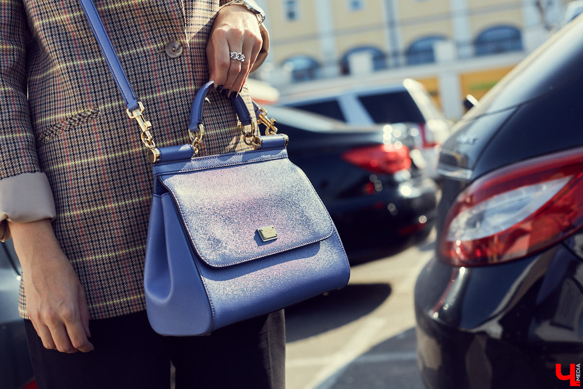 Cумочки от Dolce&Gabbana, Max Mara, итальянских миддл-брендов и аксессуары из испанского масс-маркета — рассказываем, что хранится в гардеробе владелицы владимирского бутика модной одежды Ренаты Нарзиевой